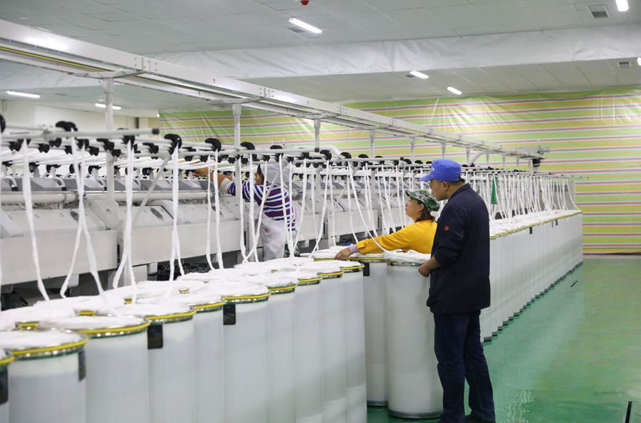 東莞市東越服裝有限公司的服裝生產(chǎn)加工廠每天打印40000多張菲仔單